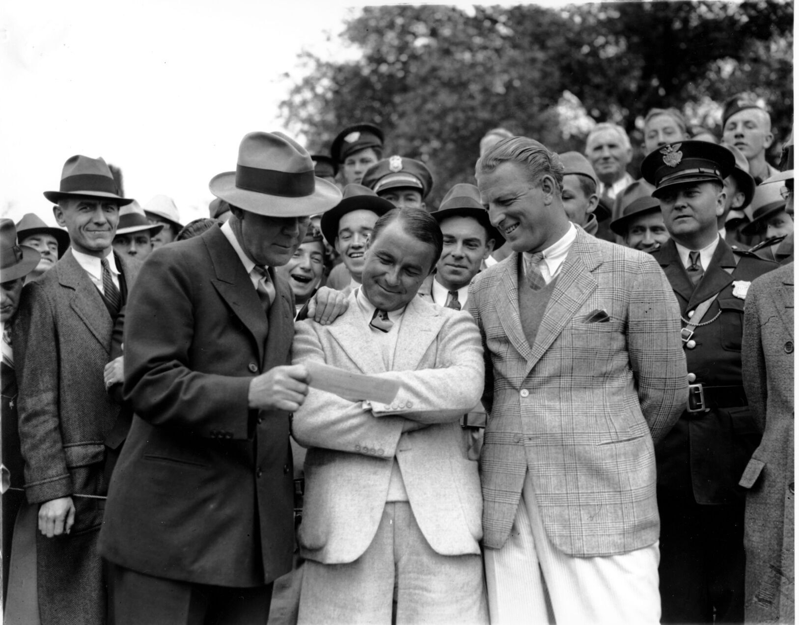 1935: Gene Sarazen gets double eagle, goes on to win Masters